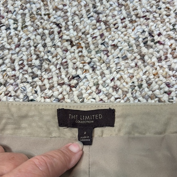 The Limited Classic Tan Women's Skirt. Size 2 - Picture 6 of 11